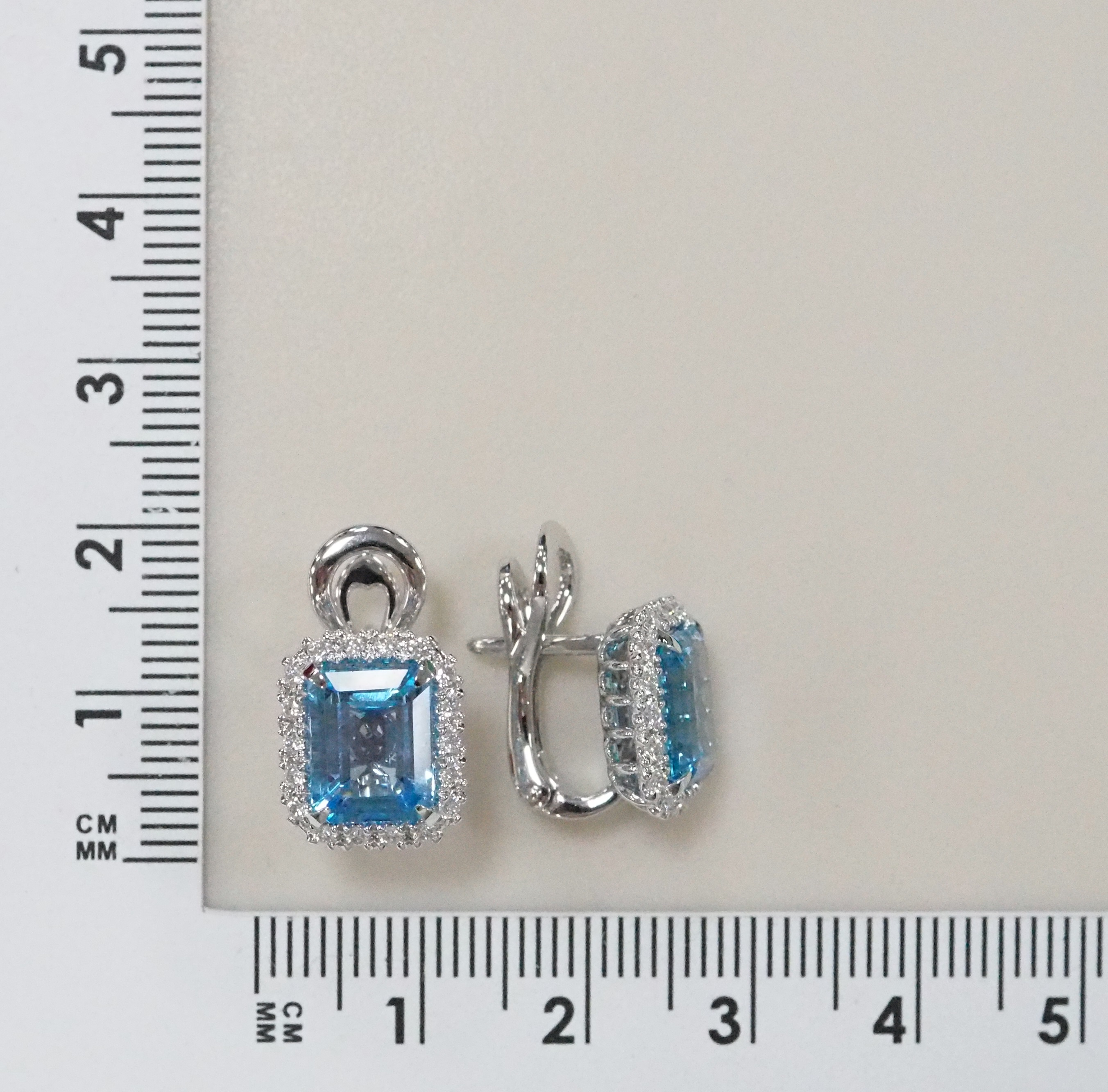 10511-000071 Серьги (Au 750)
